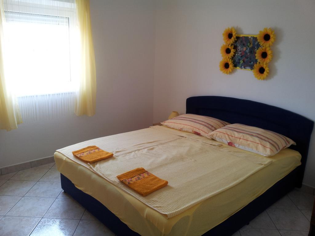 Apartments Vila Ana Vir Habitación foto